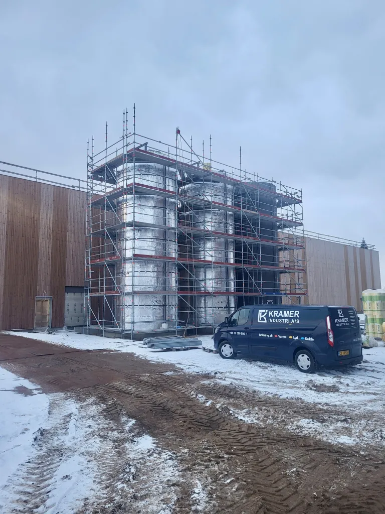 Førende i tank isolering